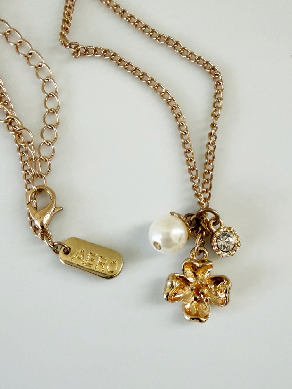 Aero 1987 Flower Casual Minimalist Dainty Gold Tone Necklace NWOT